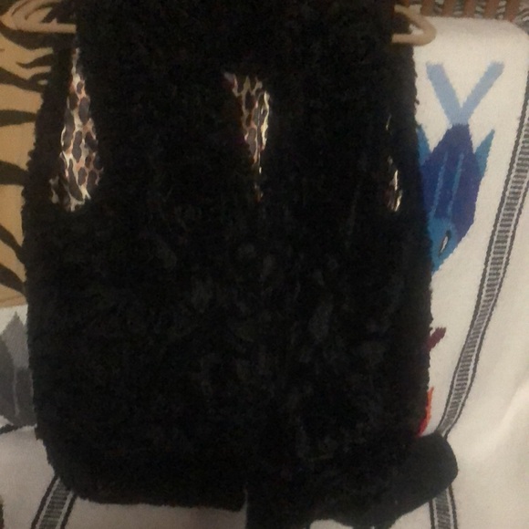Betsy Johnson loversVintagefaux  fur-like vest embossed w black shimmery roses. - Picture 10 of 10